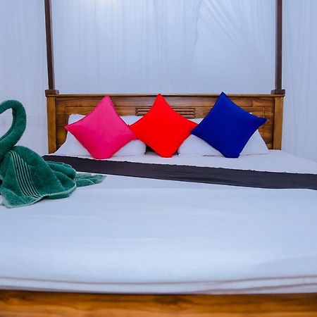 ミリッサ Sajana Ocean Hill Bed & Breakfast エクステリア 写真