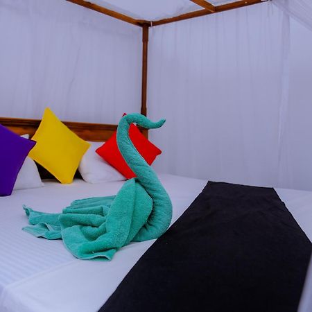 ミリッサ Sajana Ocean Hill Bed & Breakfast エクステリア 写真
