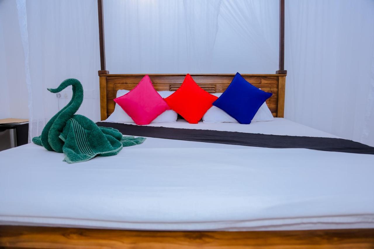 ミリッサ Sajana Ocean Hill Bed & Breakfast エクステリア 写真