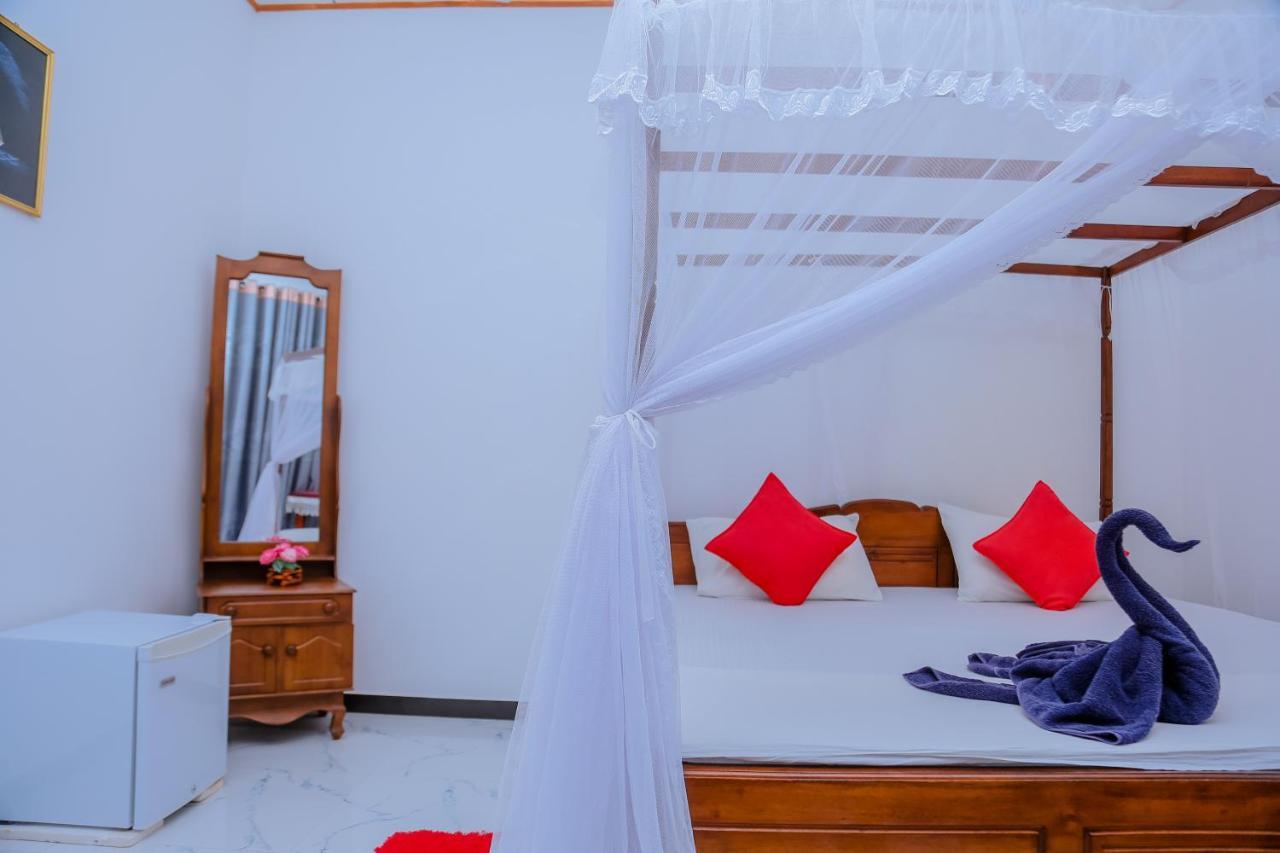 ミリッサ Sajana Ocean Hill Bed & Breakfast エクステリア 写真