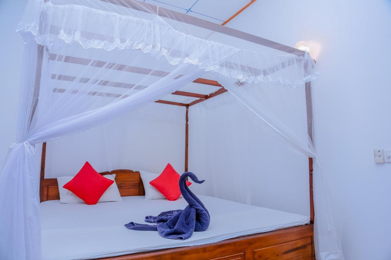 ミリッサ Sajana Ocean Hill Bed & Breakfast エクステリア 写真