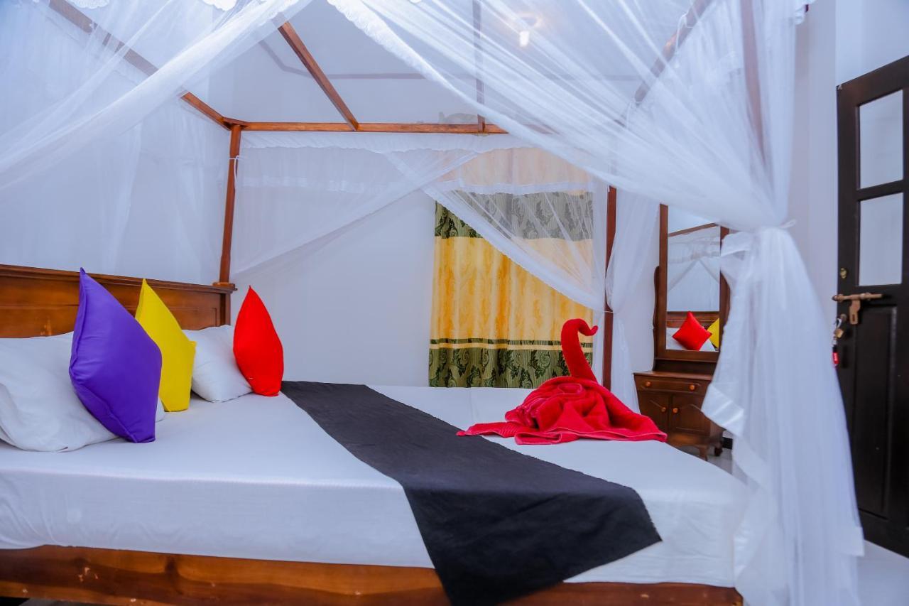 ミリッサ Sajana Ocean Hill Bed & Breakfast エクステリア 写真