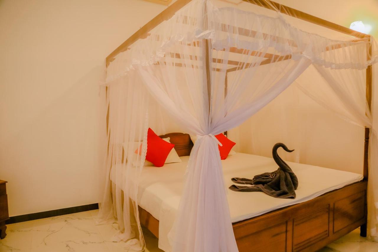 ミリッサ Sajana Ocean Hill Bed & Breakfast エクステリア 写真