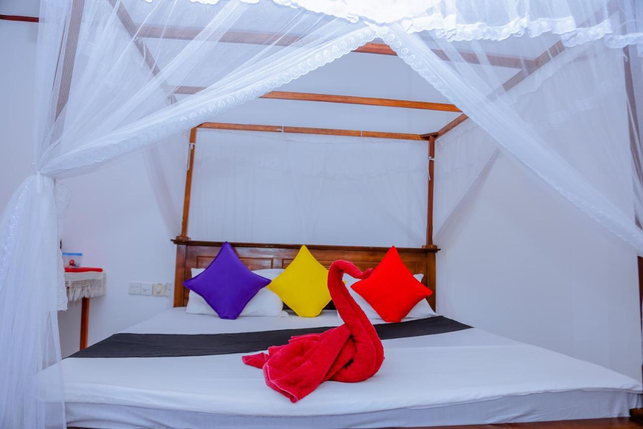 ミリッサ Sajana Ocean Hill Bed & Breakfast エクステリア 写真