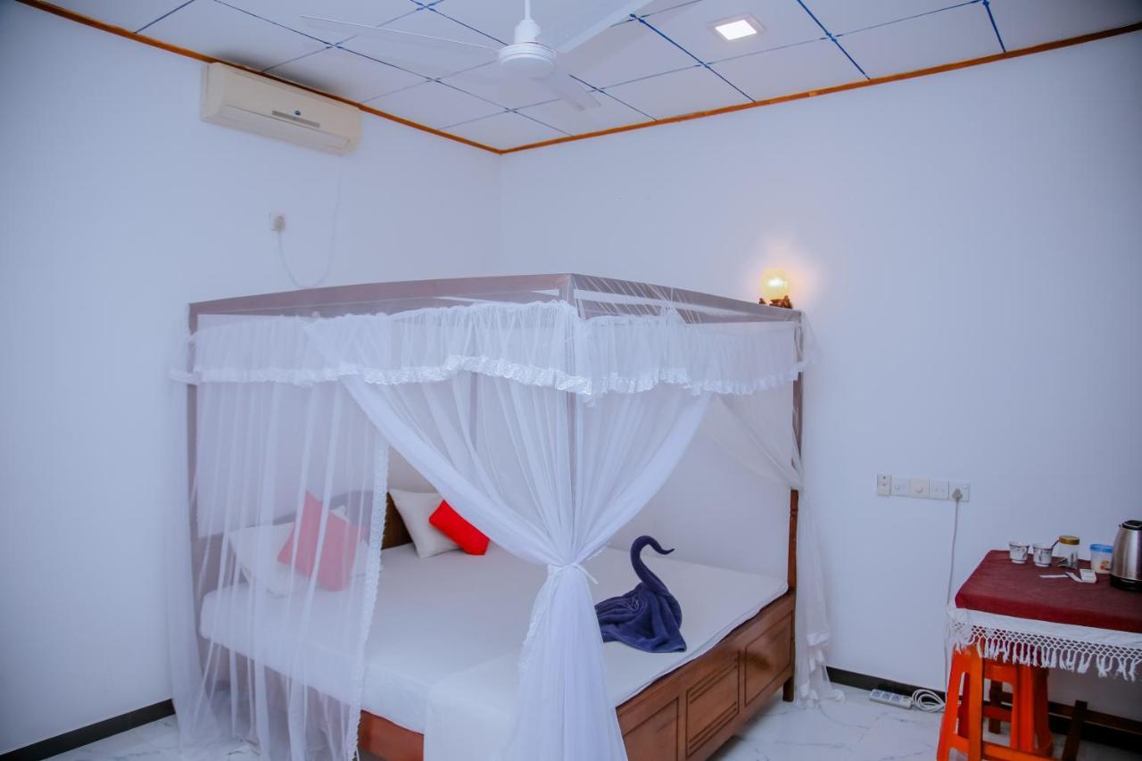 ミリッサ Sajana Ocean Hill Bed & Breakfast エクステリア 写真