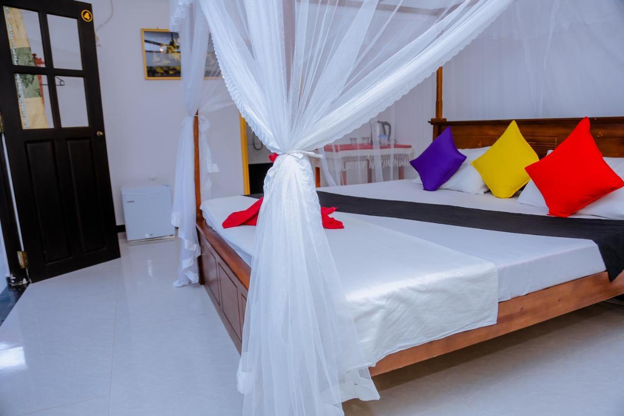 ミリッサ Sajana Ocean Hill Bed & Breakfast エクステリア 写真
