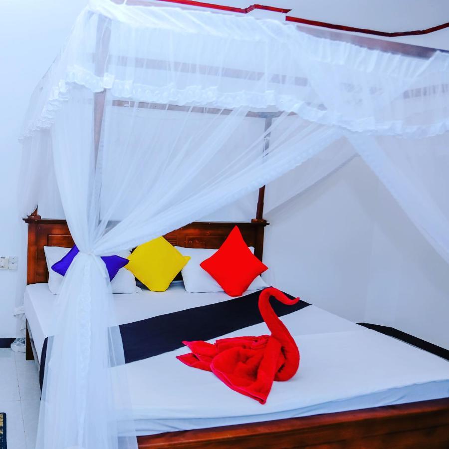 ミリッサ Sajana Ocean Hill Bed & Breakfast エクステリア 写真