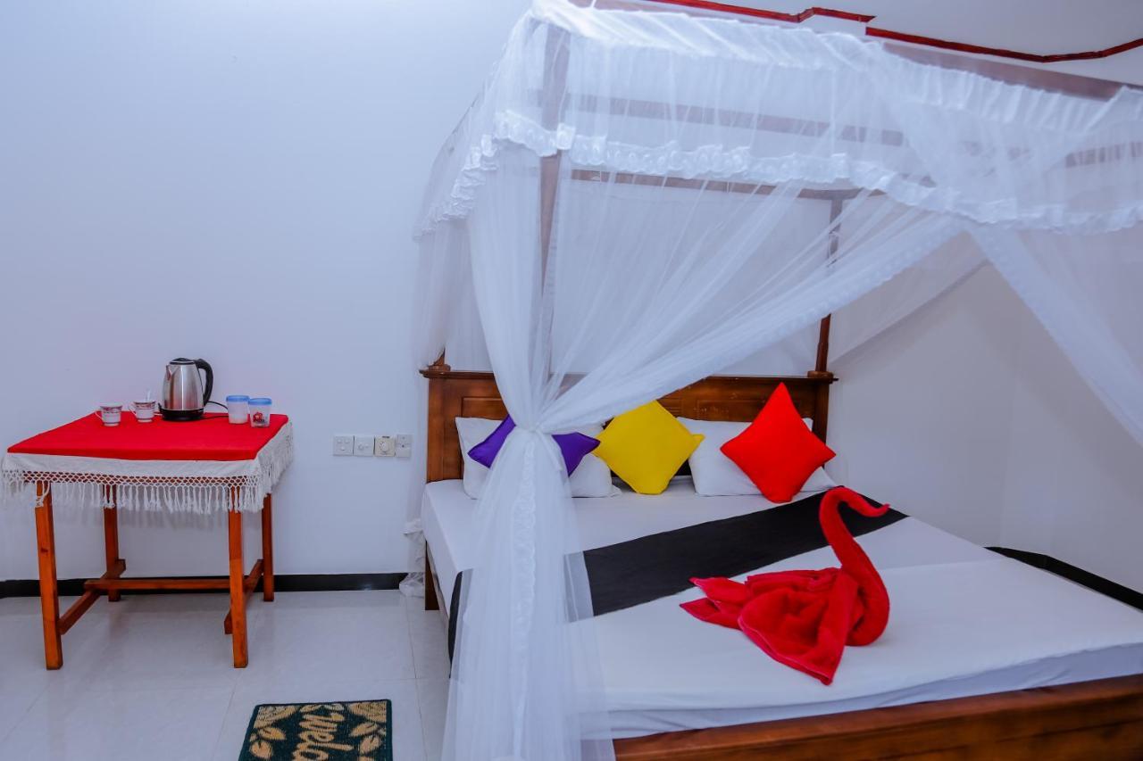 ミリッサ Sajana Ocean Hill Bed & Breakfast エクステリア 写真