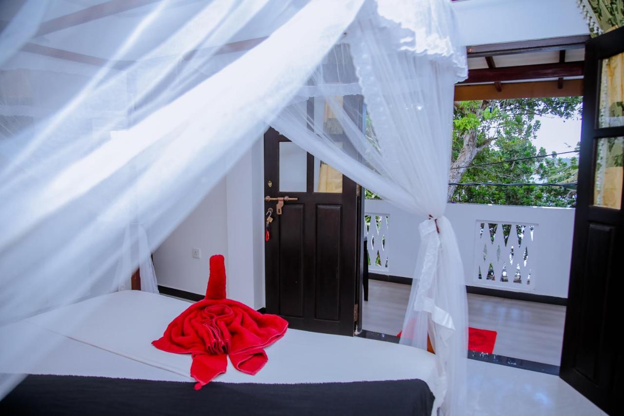 ミリッサ Sajana Ocean Hill Bed & Breakfast エクステリア 写真