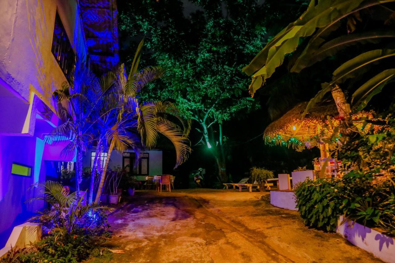 ミリッサ Sajana Ocean Hill Bed & Breakfast エクステリア 写真
