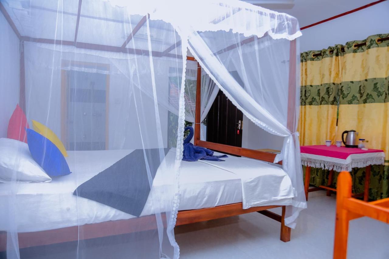 ミリッサ Sajana Ocean Hill Bed & Breakfast エクステリア 写真