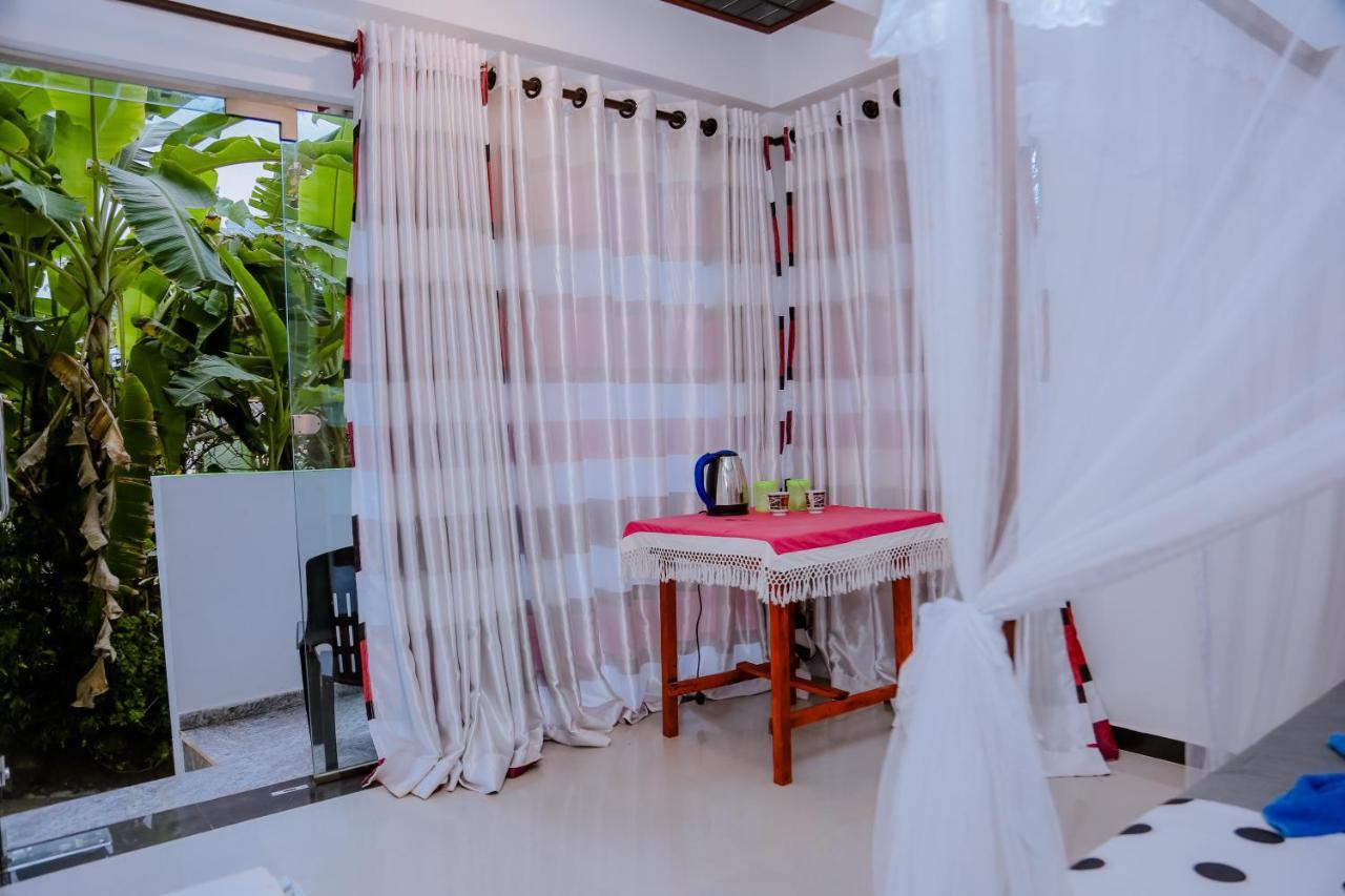 ミリッサ Sajana Ocean Hill Bed & Breakfast エクステリア 写真
