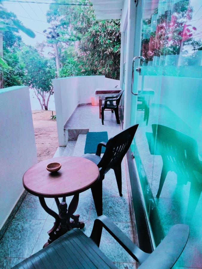 ミリッサ Sajana Ocean Hill Bed & Breakfast 部屋 写真