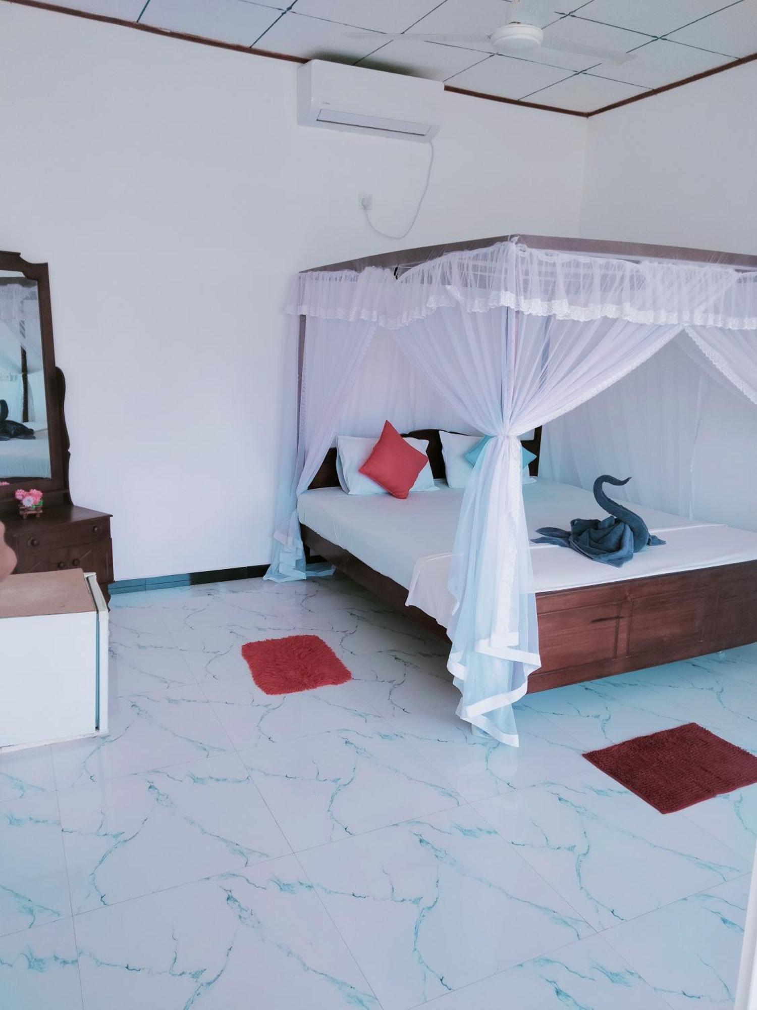 ミリッサ Sajana Ocean Hill Bed & Breakfast 部屋 写真