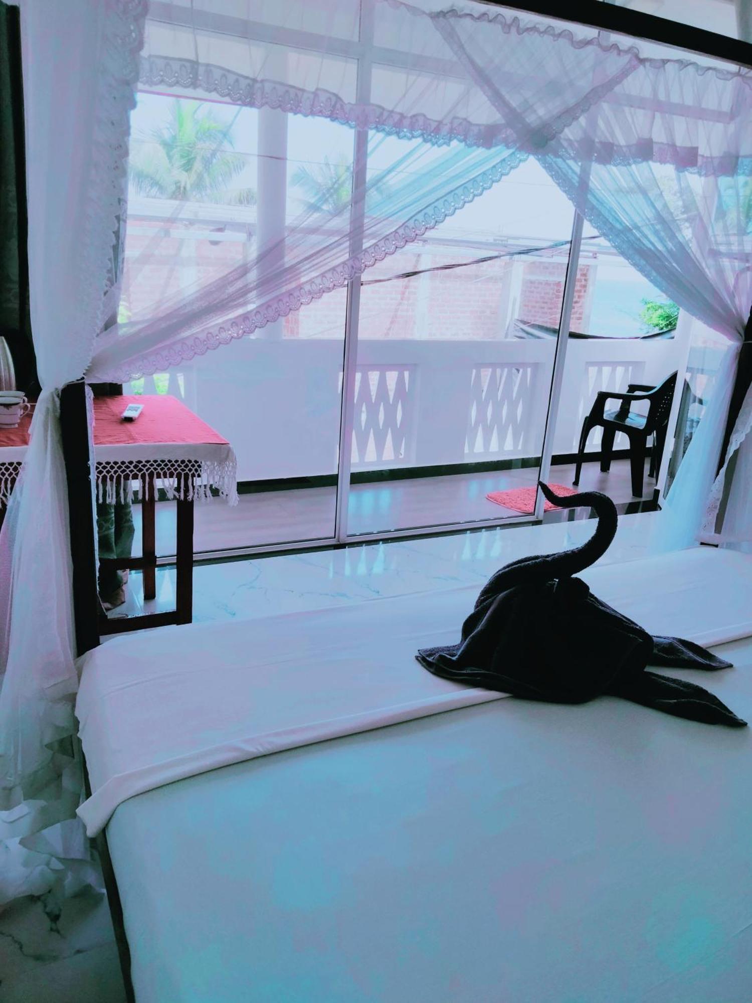 ミリッサ Sajana Ocean Hill Bed & Breakfast 部屋 写真