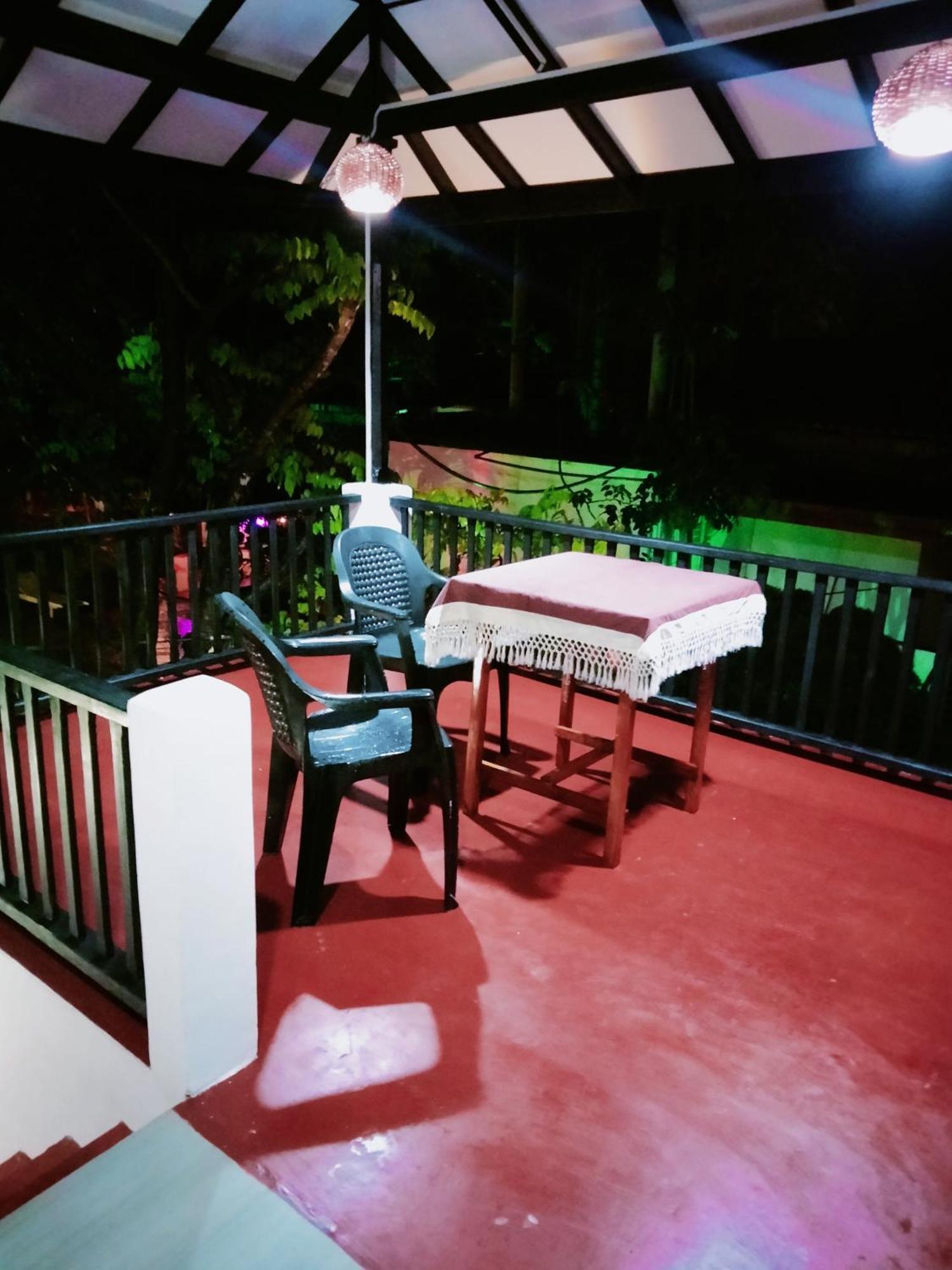 ミリッサ Sajana Ocean Hill Bed & Breakfast 部屋 写真