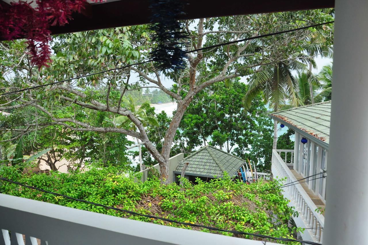ミリッサ Sajana Ocean Hill Bed & Breakfast エクステリア 写真