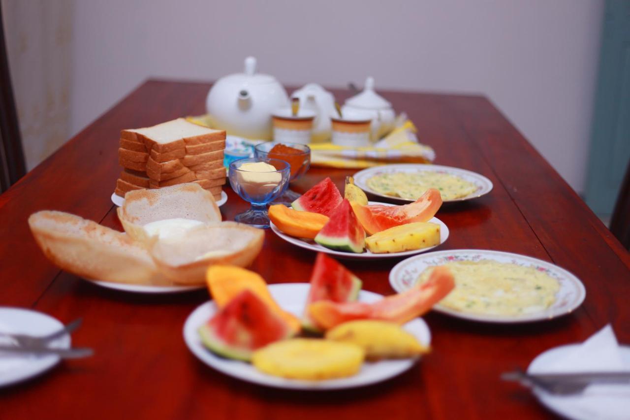 ミリッサ Sajana Ocean Hill Bed & Breakfast エクステリア 写真