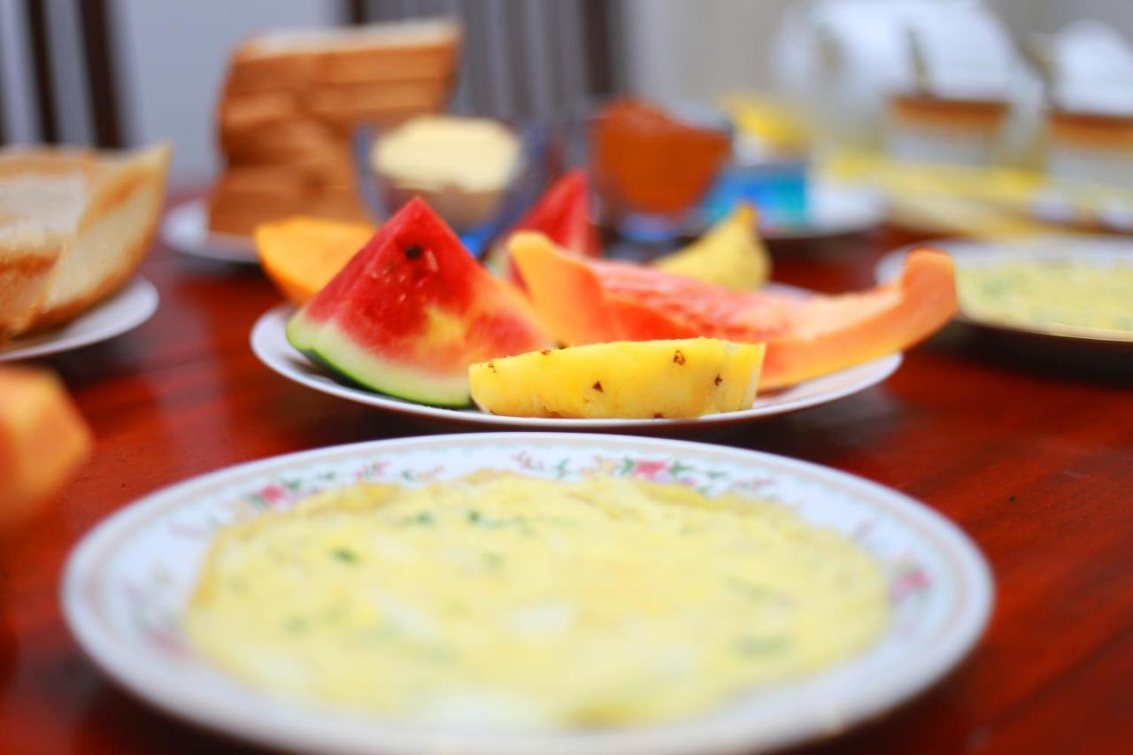 ミリッサ Sajana Ocean Hill Bed & Breakfast エクステリア 写真