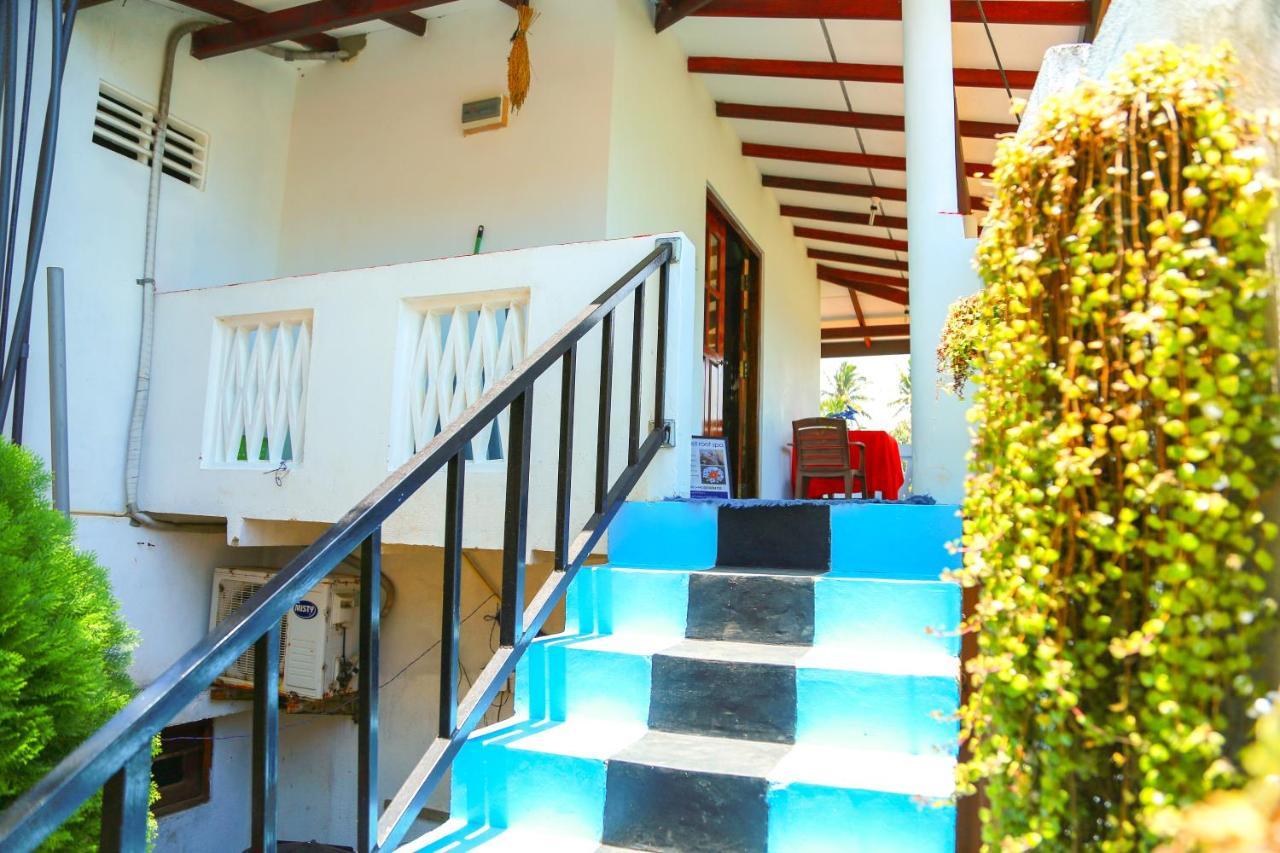 ミリッサ Sajana Ocean Hill Bed & Breakfast エクステリア 写真