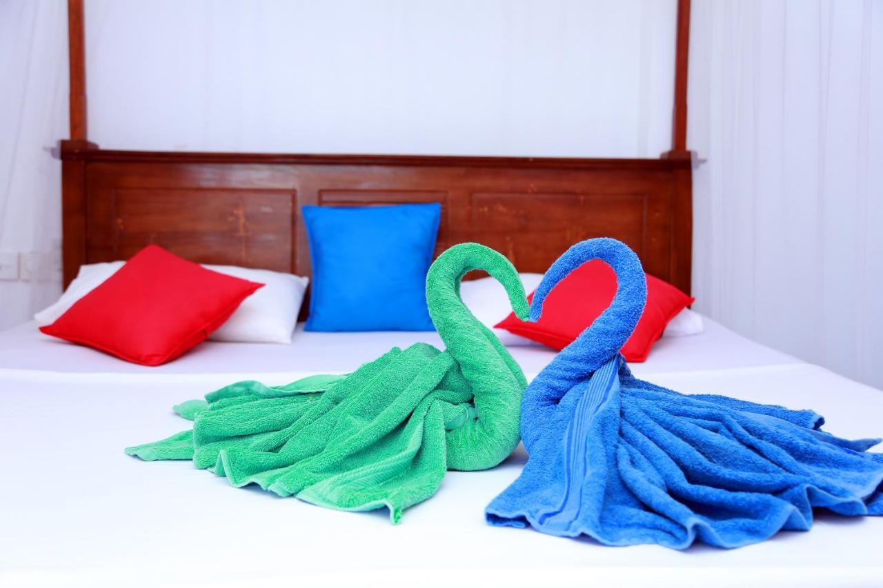 ミリッサ Sajana Ocean Hill Bed & Breakfast エクステリア 写真