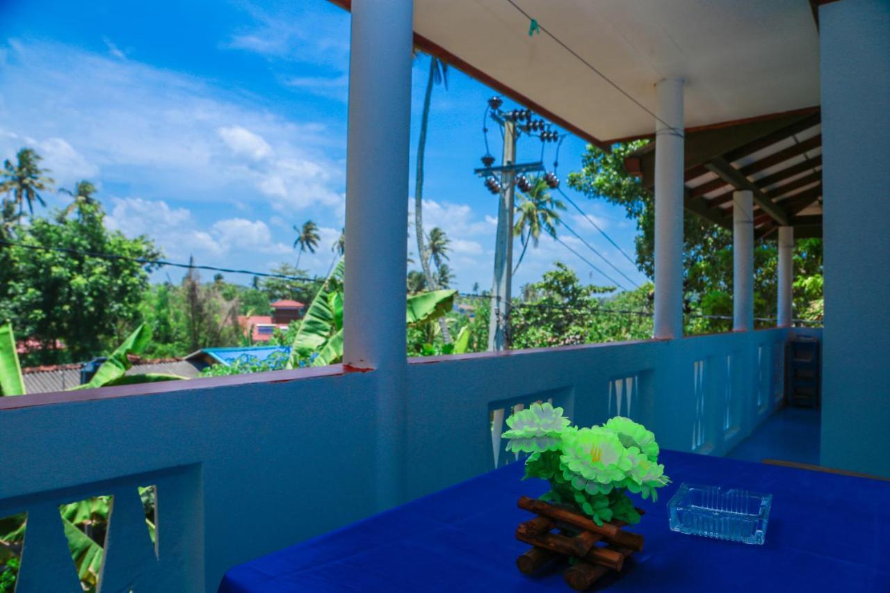 ミリッサ Sajana Ocean Hill Bed & Breakfast エクステリア 写真